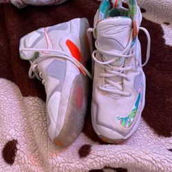 Lebron 13s Size 6.5Y In Men
