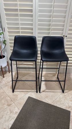 Lather island chairs