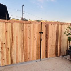 Chain Link Frame With Wood 🪵 