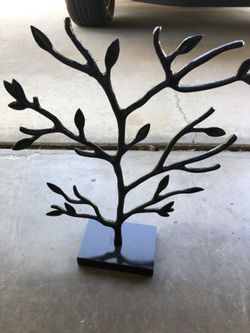 Black metal jewelry rack