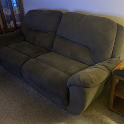 Electric Recliner !! Rooms To Go 