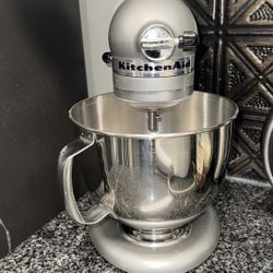 Kitchen Aid With Accessories