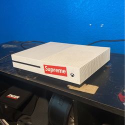 Xbox One S / White 