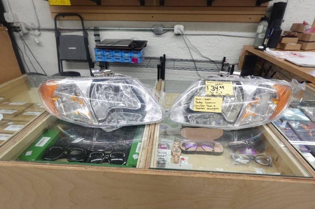 BRYGHT For 01-07 Dodge Caravan Chrysler Town& Country Front Headlights