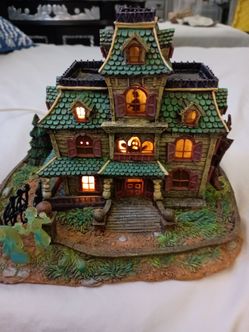 Lighted Haunted House Halloween Village Figurine