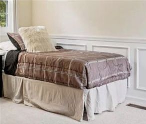 Twin bed, 12" Memory Foam Matress with frame, great condition