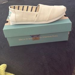 Tom’s women Canvas Shoes Size 7