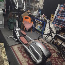 Proform Smart Strider 895 CSE Elliptical Excellent 10 Degree Incline Resistance iFit