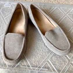Vionic Debbie Women’s Gray Suede Loafers Classic Comfort Size 9.5