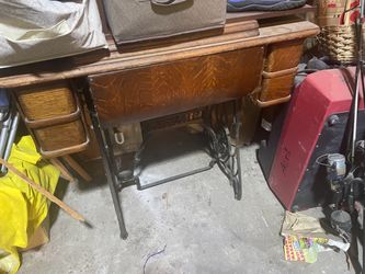 Singer sewing machine with cabinet