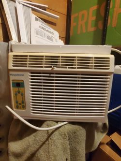 Keystone window/wall air conditioner
