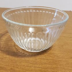 Vintage 7401-s Ribbed Pyrex 3 Cup Bowl.  