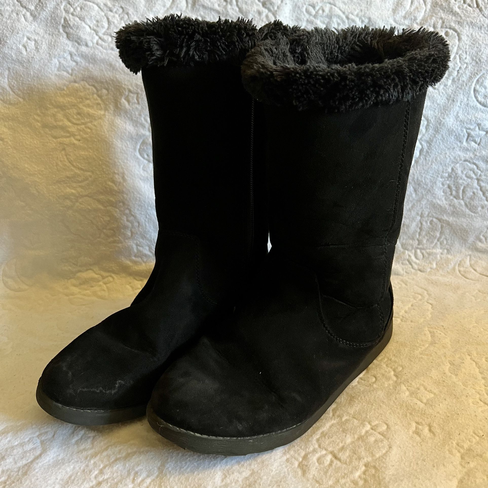 Cat & Jack Girls Boots. Size 4