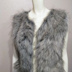 🔥Sz M Gorgeous  Faux Fur Chic Vest 