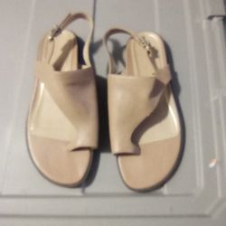 New Ladies Vionic  Sandals Size 6.5 $20