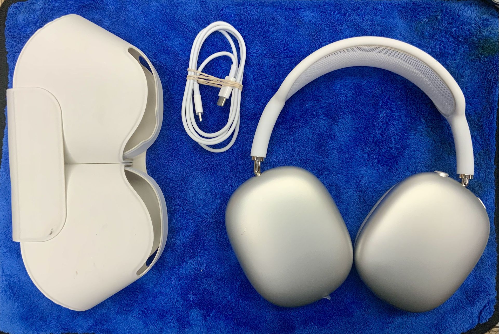 Apple AirPods Max Wireless 1st Generation Gen Over-ear Headphones A2096 Bluetooth Earphones Silver Noise Cancellation Music Audio Podcast Sound Audio
