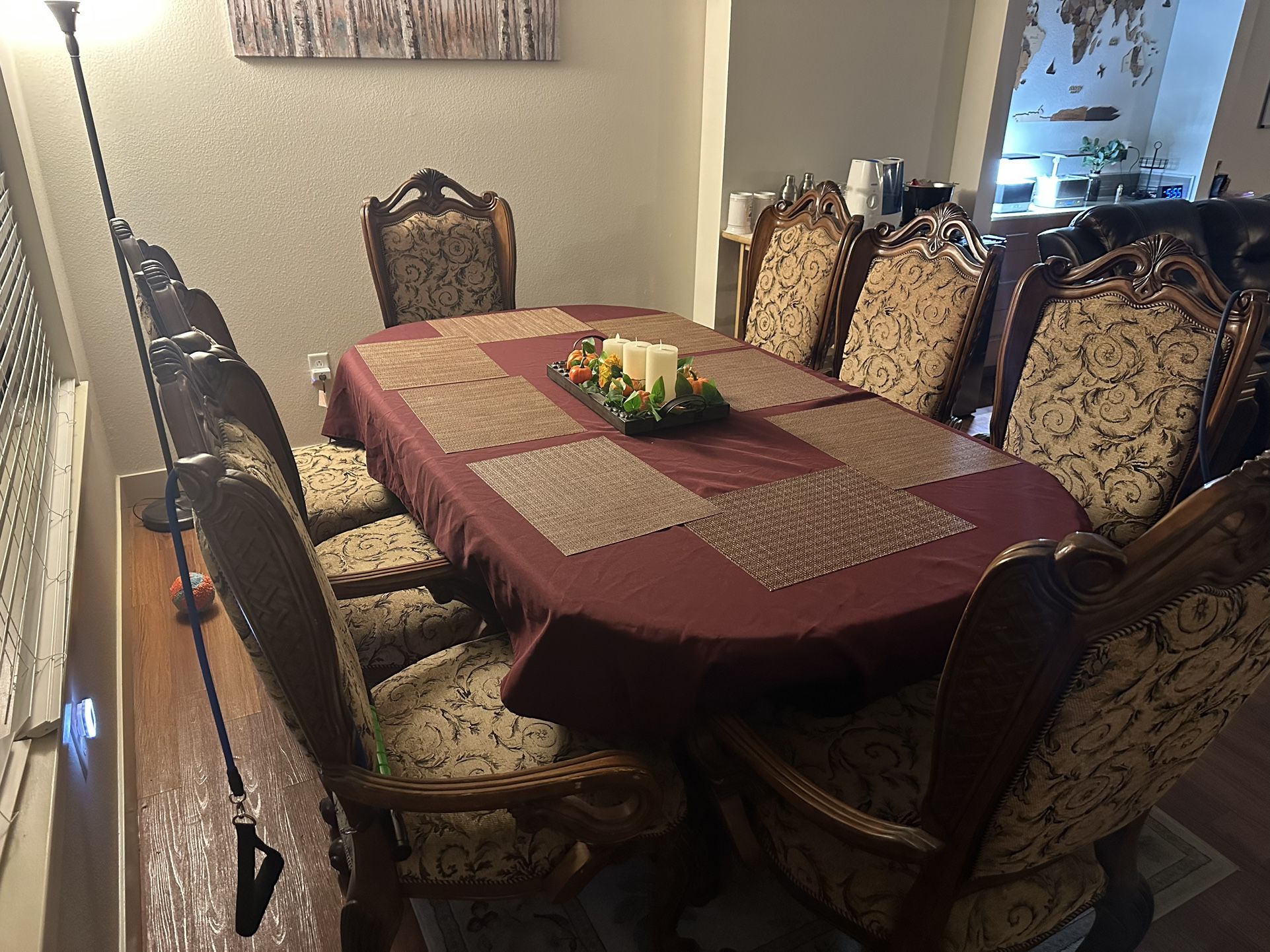 Dining Room Table & Chairs