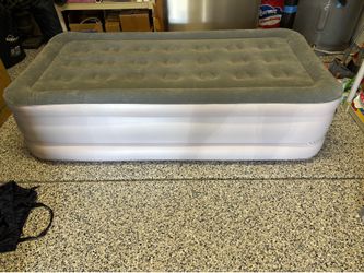SoundAsleep Dream Series Raised Twin Air Mattress with Built-in Pump & Storage Bag