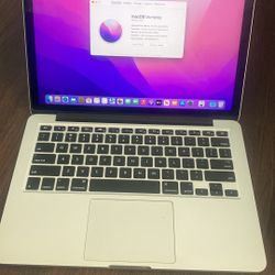 2015 Apple MacBook Air 13 inch / Dual Core i5/ 8 GB / 256 GB SSD. MacOS Monetary