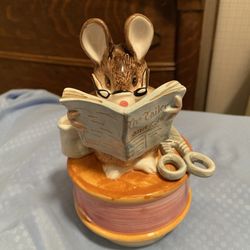 Vintage Beatrix Potter “Tailor Of Gloucester” Music Box