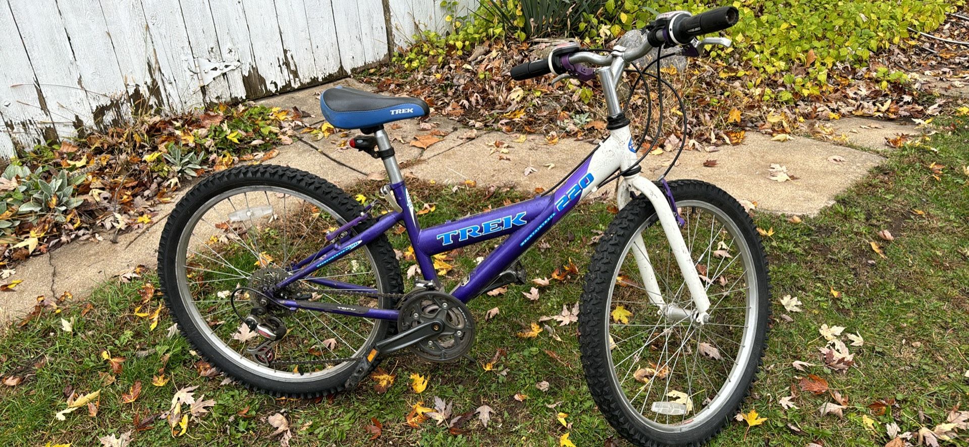 TREK MT220 24” 21-Speed
