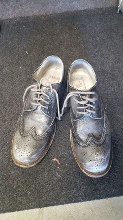 Barely worn wingtip shoes, made in Italy, size 43