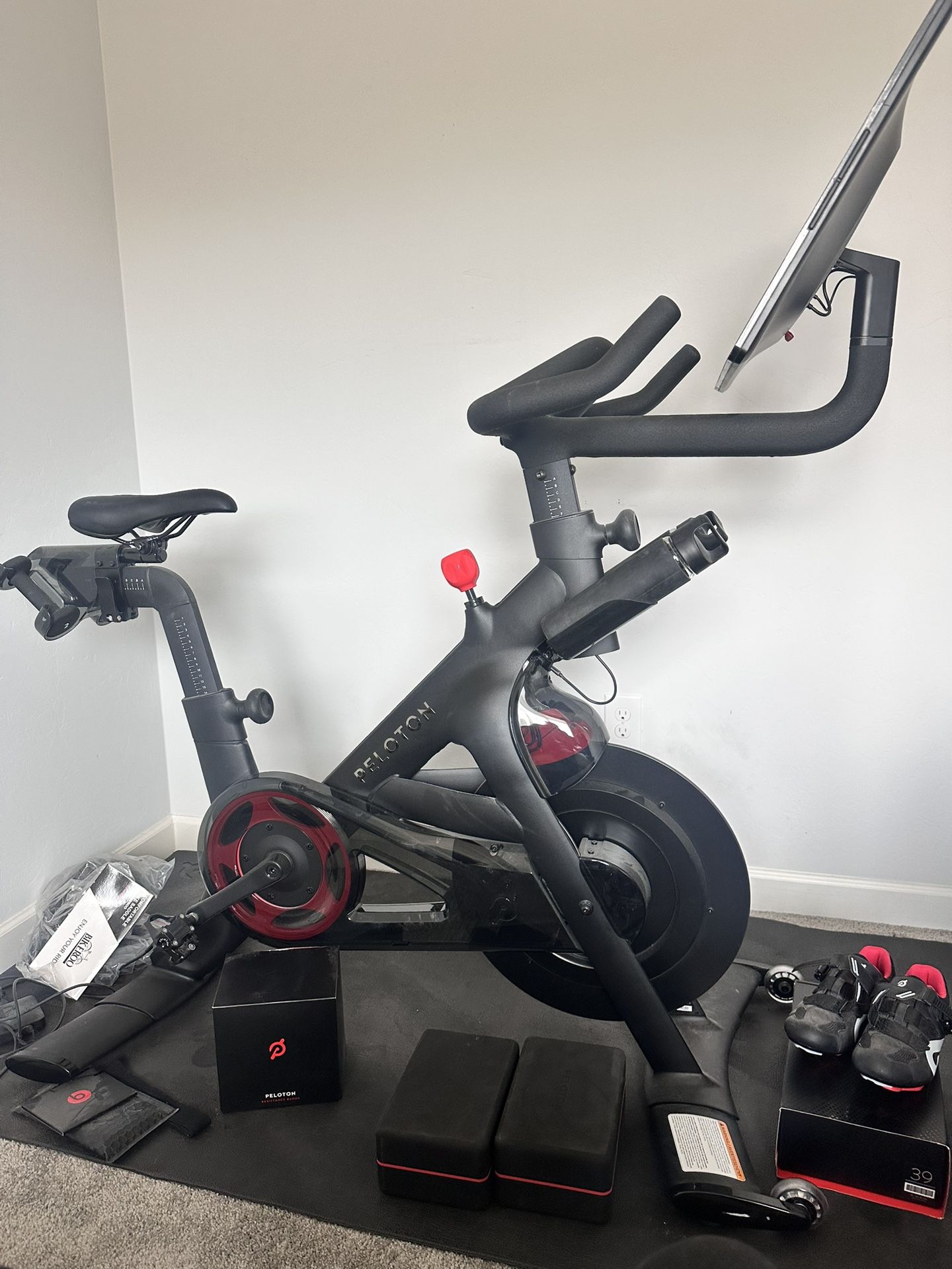 Peloton Bike Gen3 With Accessories & Shoes
