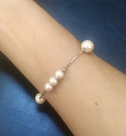 Faux pearl and gold colored bracelet