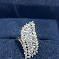 10KT YELLOW GOLD DIAMOND CLUSTER FLOWER RING 