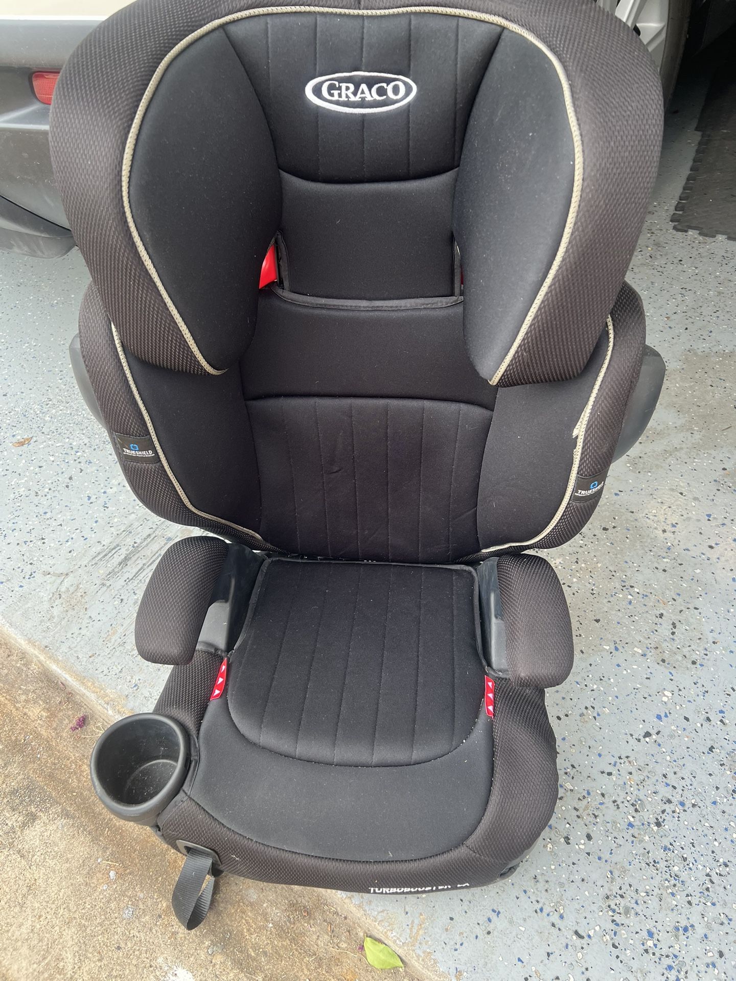 Graco car seat (1). It no with security belt.