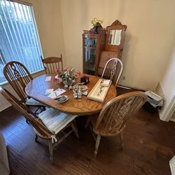 Dining Room Table And Chairs 