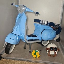 LEGO Vespa 125 Retired set