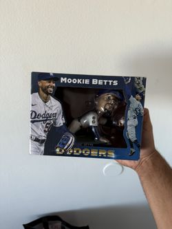 Dodger Mookie Betts Golden Glove Bobble Head 2023