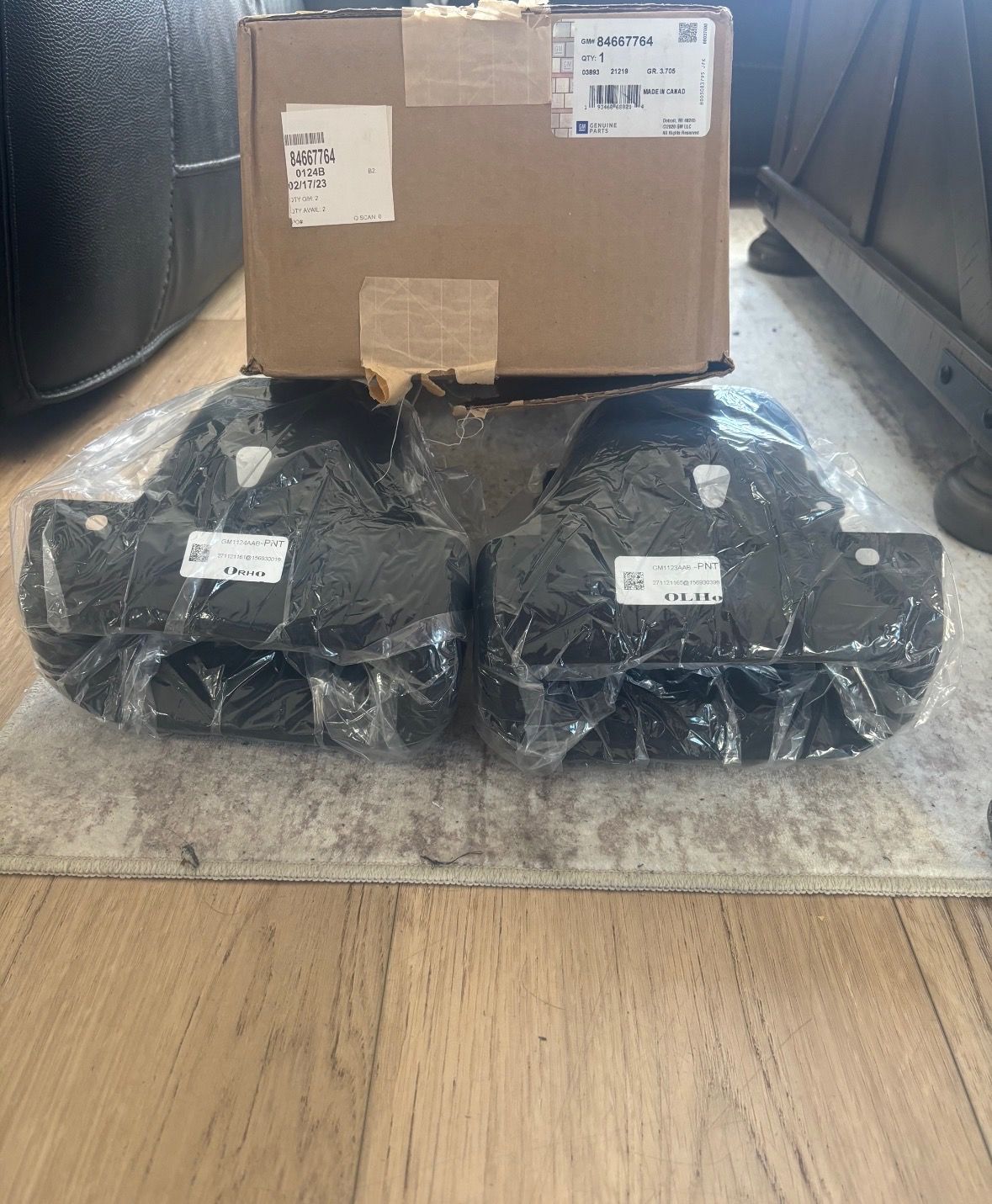 2019-2024 Silverado Left & Right Black Exhaust Bezels