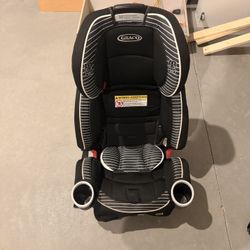 Graco 4Ever Car Seat – Excellent Condition – Clean & Safe