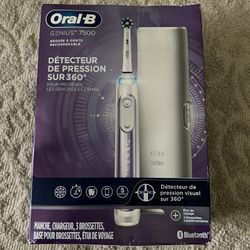Oral-B Genius 7500 Power Rechargeable Electric Toothbrush & Case in White OB, 2 brush heads