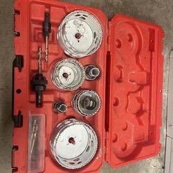 Milwaukee 22 Piece Hole Saw Set, Only 4 Blades Used 