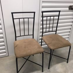 Chairs Metal Padded Cushion Pair Like New