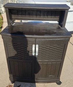 Suncast Patio Plastic Storage & Prep Station w/ Wicker Pattern, 17" D 31"W 44"H On Wheels 