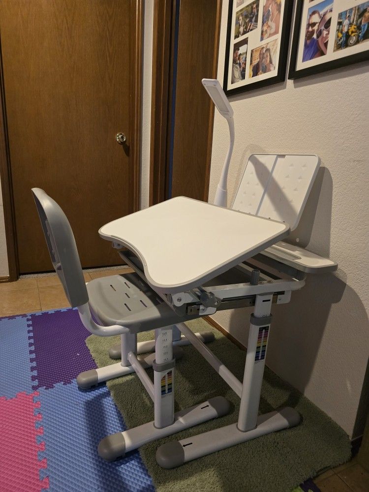Childrens Desk