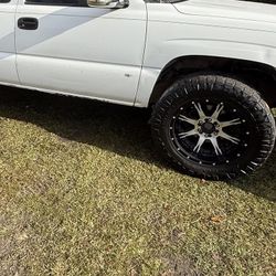 4 Fuel Rims 20s with 35s tires mudd grapplers 