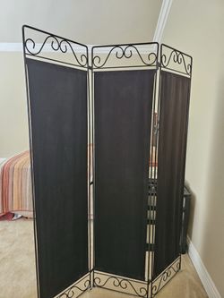 Black divider