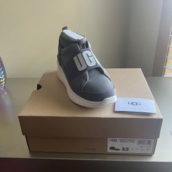 Uggs Shoe New In Box