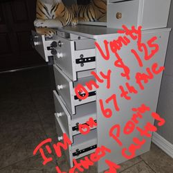 Vanity For Little  Girls Read Description  Please 