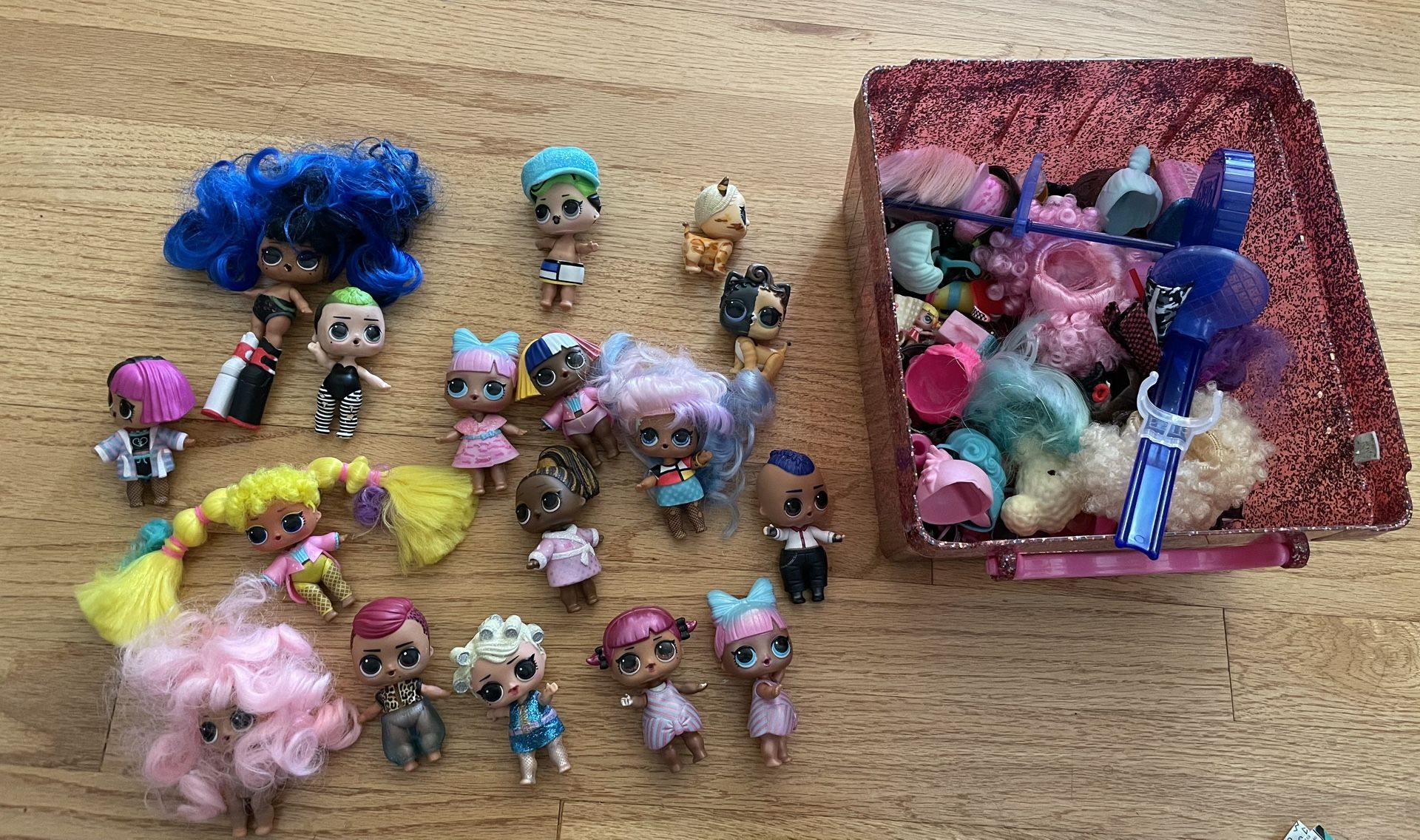 LOL Surprise Dolls Collection in Case