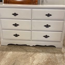 6- drawer White Wood Dresser