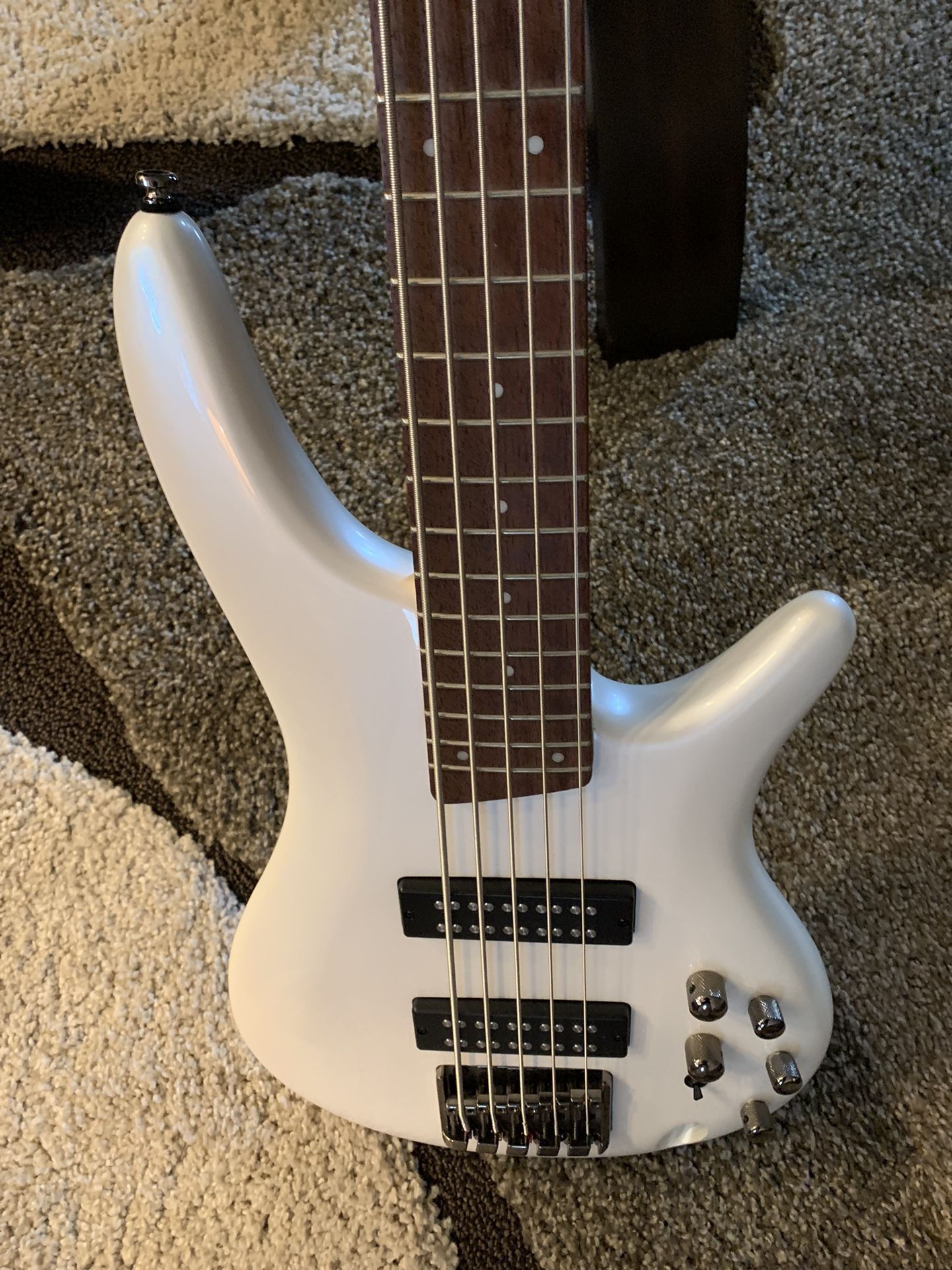 Five String Albernaz Bass Guitar(white)