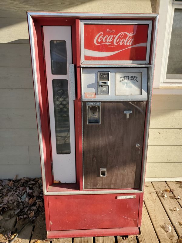 1970's Coca Cola vending machine. MUST PICK UP. for Sale in Middle ...