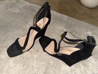 New Black wedges Sz 11