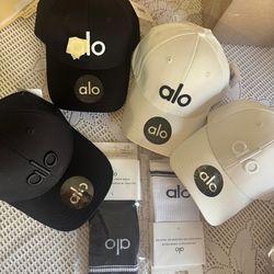 Gorras  color Blanca y negra y calzetas